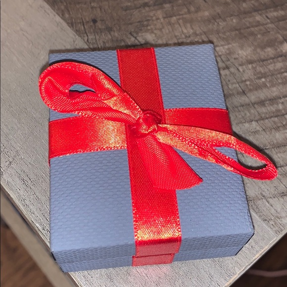 Necklace - Picture 2 of 3